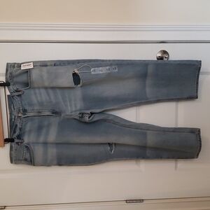 Old Navy Women's Slouchy Straight Distressed Cropped Jeans - Size 18